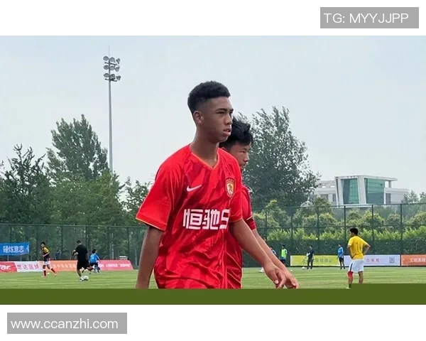 马丁内斯的传奇旅程：从新星崛起到足球世界的璀璨巨星